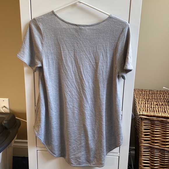 Aritzia Grey T shirt - Picture 2 of 4